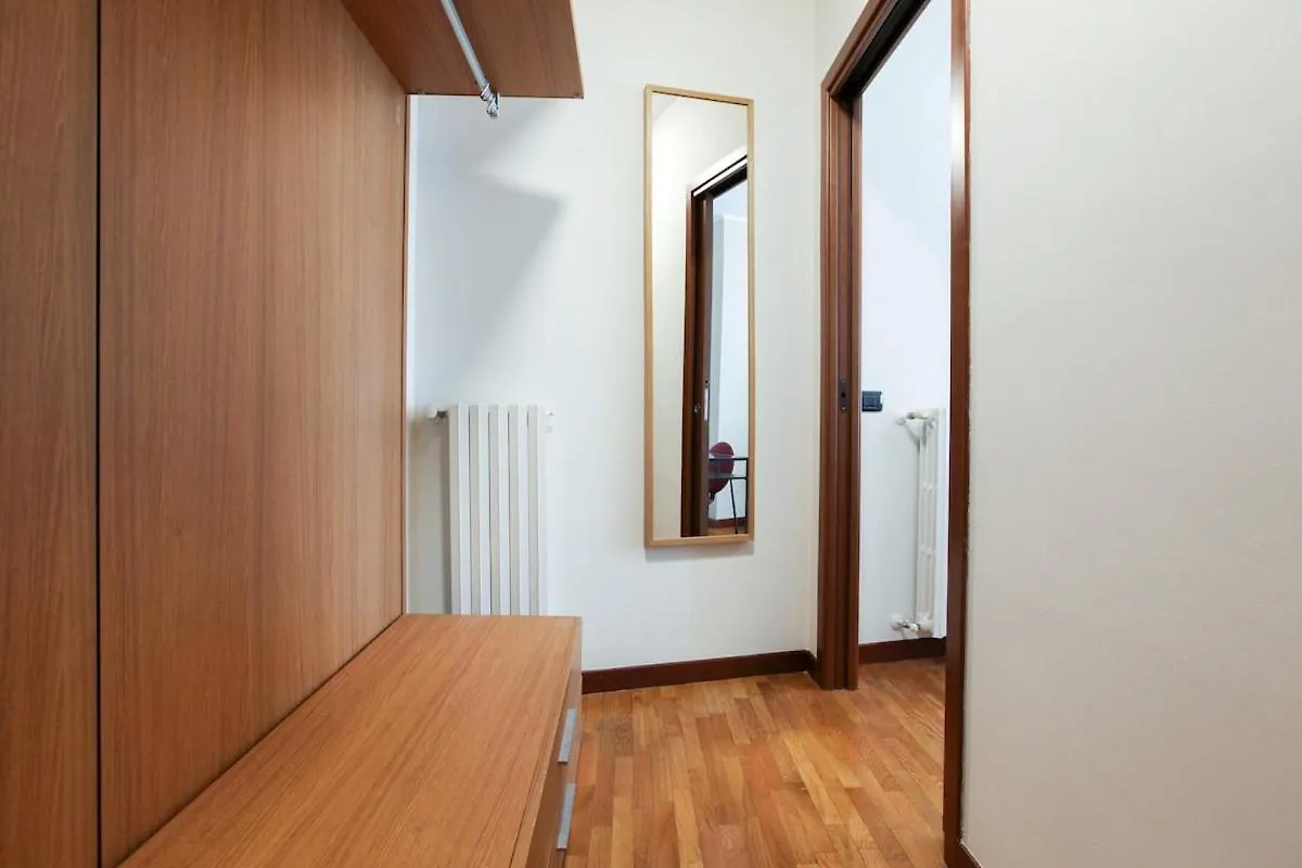 Apartment Luminoso Appartamento Con Ampio Terrazzo A 10 Minuti Dalla Metro Milan