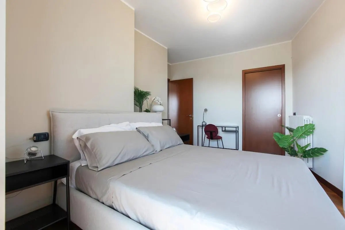 Apartment Luminoso Appartamento Con Ampio Terrazzo A 10 Minuti Dalla Metro Milan