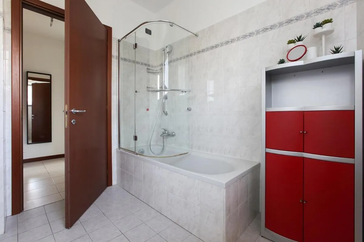 Apartment Luminoso Appartamento Con Ampio Terrazzo A 10 Minuti Dalla Metro Milan Italy