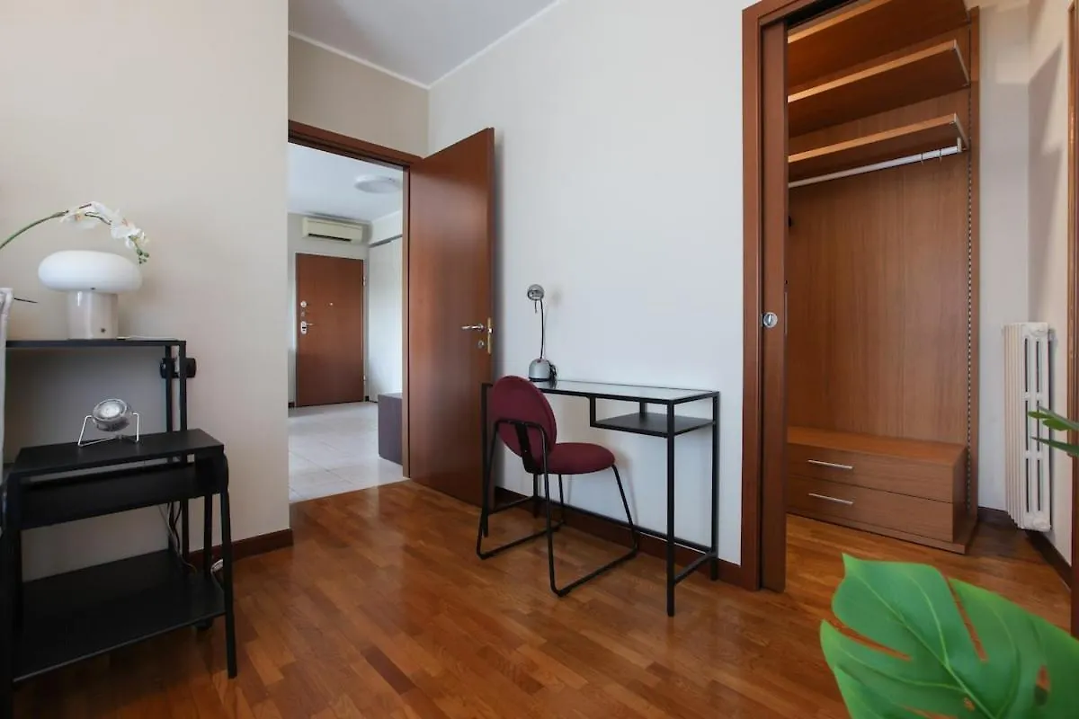 Apartment Luminoso Appartamento Con Ampio Terrazzo A 10 Minuti Dalla Metro Milan
