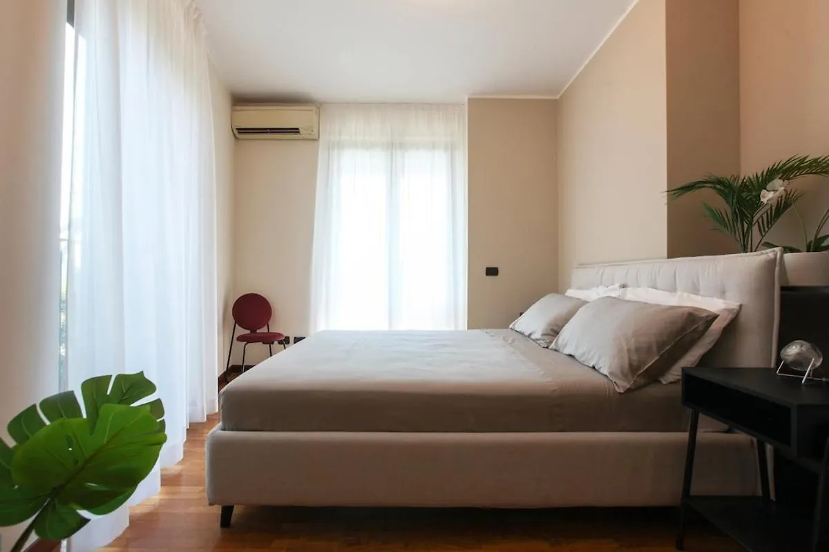 Apartment Luminoso Appartamento Con Ampio Terrazzo A 10 Minuti Dalla Metro Milan Italy