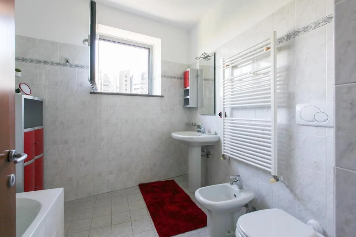 Apartment Luminoso Appartamento Con Ampio Terrazzo A 10 Minuti Dalla Metro Milan